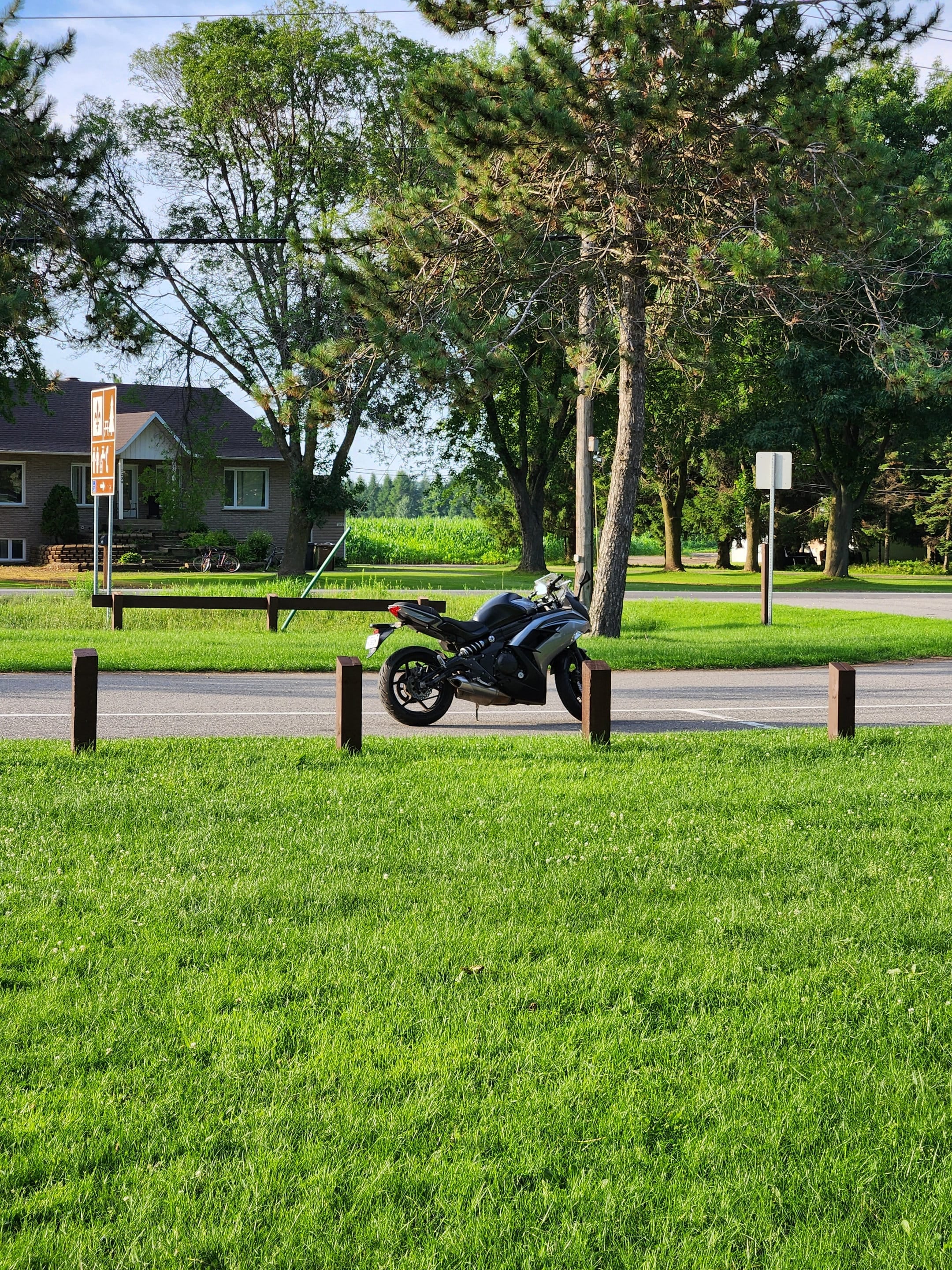 Balade en moto, bord du fleuve