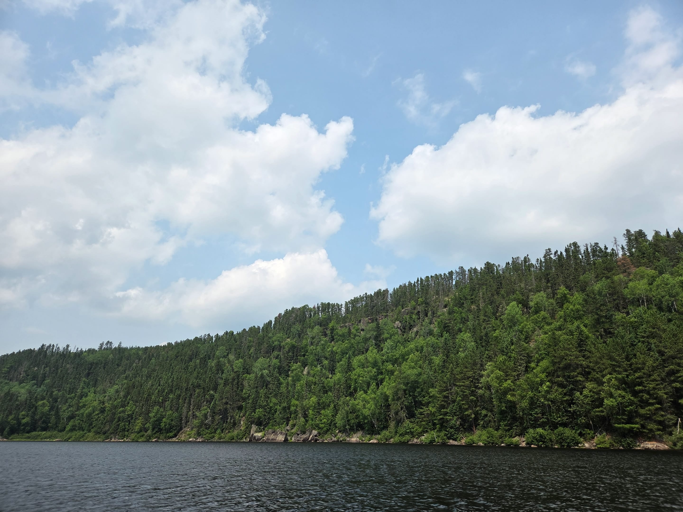 Les nuages et le lac