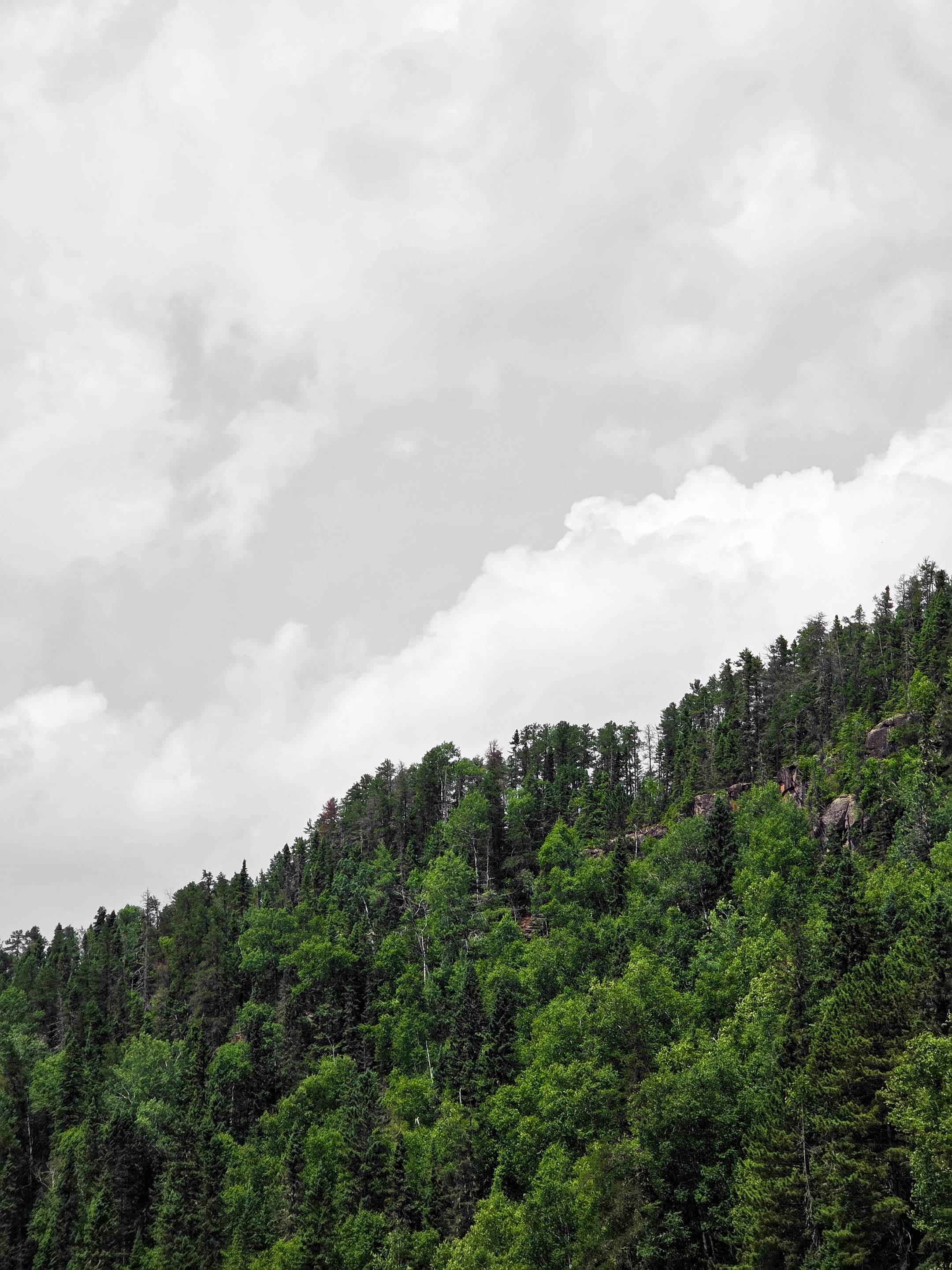 Les nuages et le lac